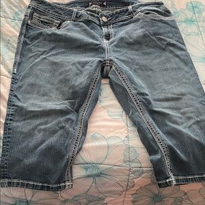 Vigoss Women's Cropped Denim Capri Jeans - Light Blue Wash